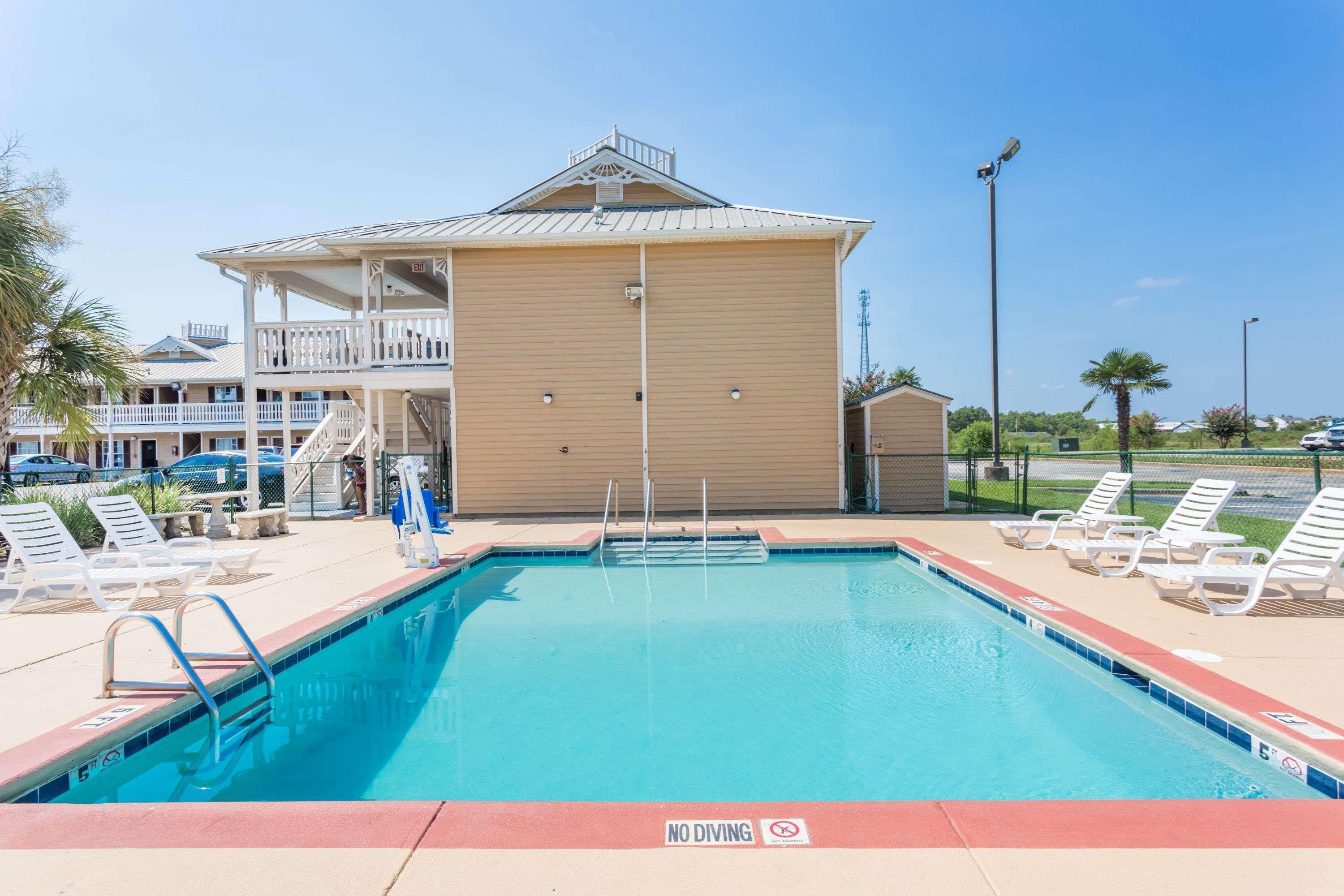 Motel Super 8 By Wyndham Foley Extérieur photo