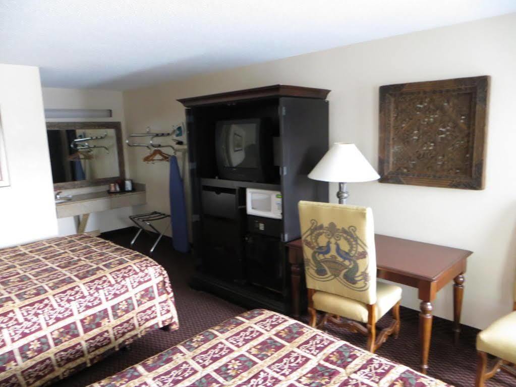 Motel Super 8 By Wyndham Foley Extérieur photo