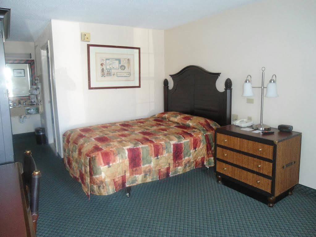 Motel Super 8 By Wyndham Foley Extérieur photo